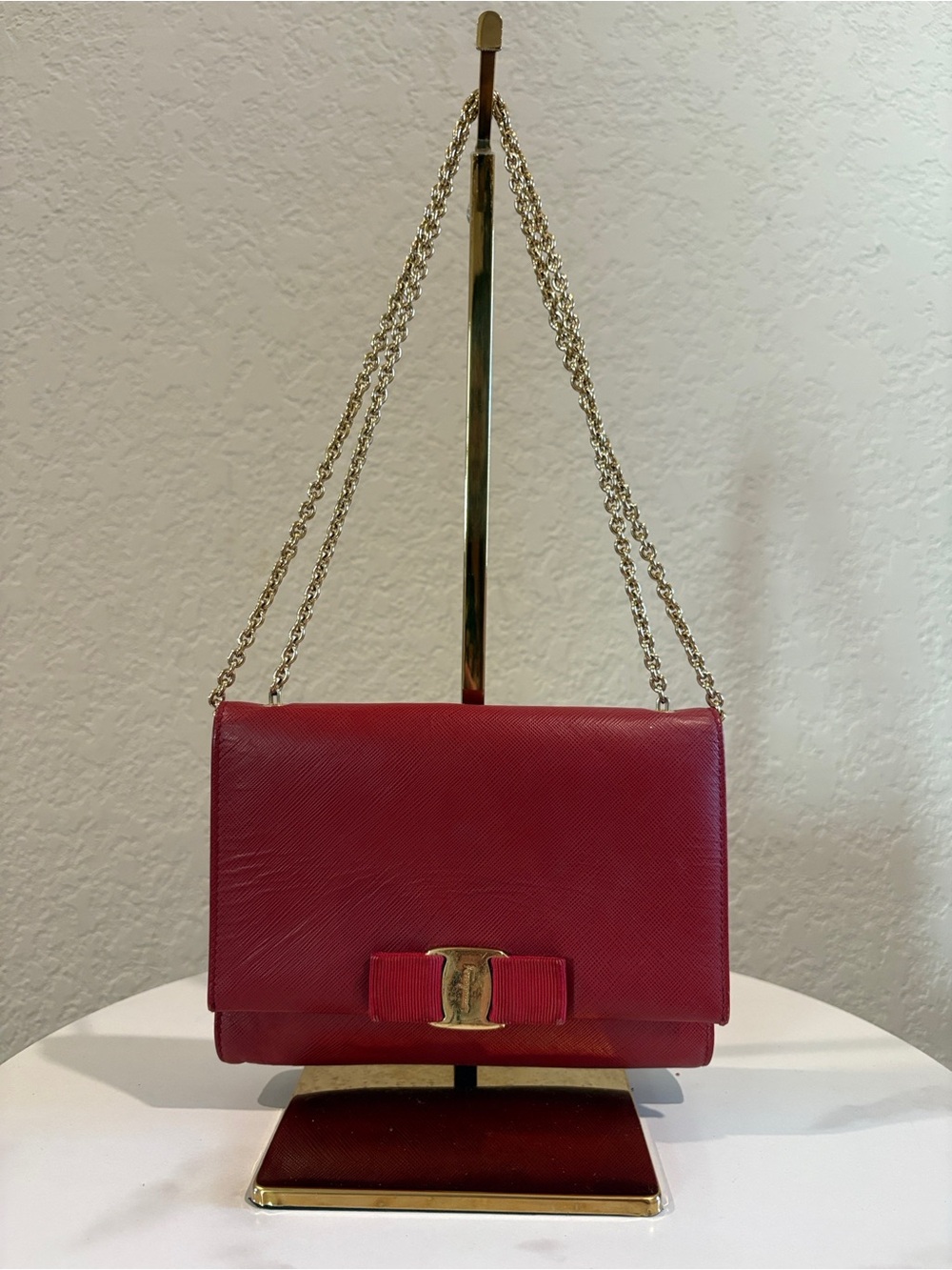 Salvatore Ferragamo Red Vara Bow Saffiano Leather Chain
Shoulder Bag